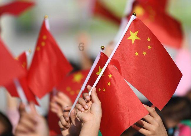 九嶷山上白云飞帝子乘风下翠微的意思
