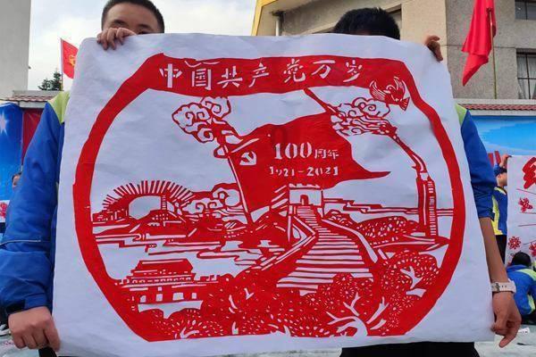 《乘风破浪的姐姐》成团后变“花少”，为何会导致这一结果？游戏画面